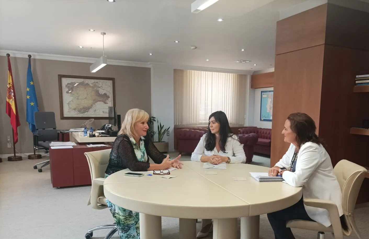 La Junta apoyará el relevo generacional de los autónomos con nuevas medidas consensuadas con el sector