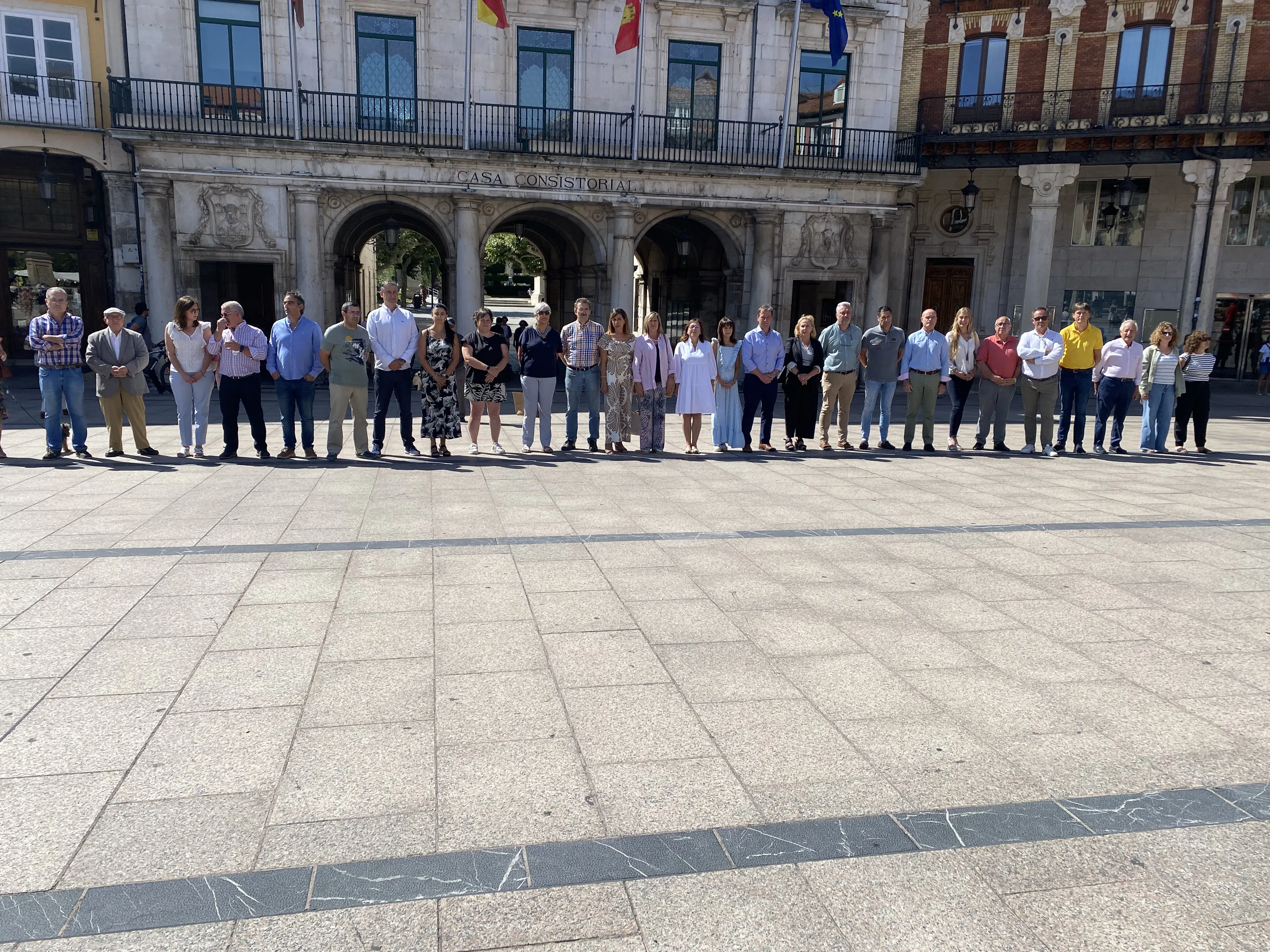 Minuto de silencio por el doble crimen de violencia género ocurridos en Barcelona