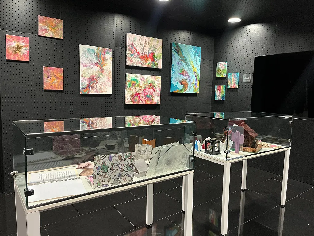 Pintura y diversidad se aúnan en una exposición de la Biblioteca Pública de Burgos