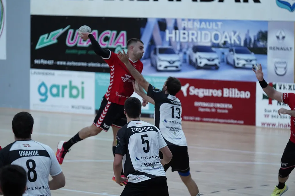 El UBU San Pablo se lleva la victoria por la mínima en Zarautz (25-26)