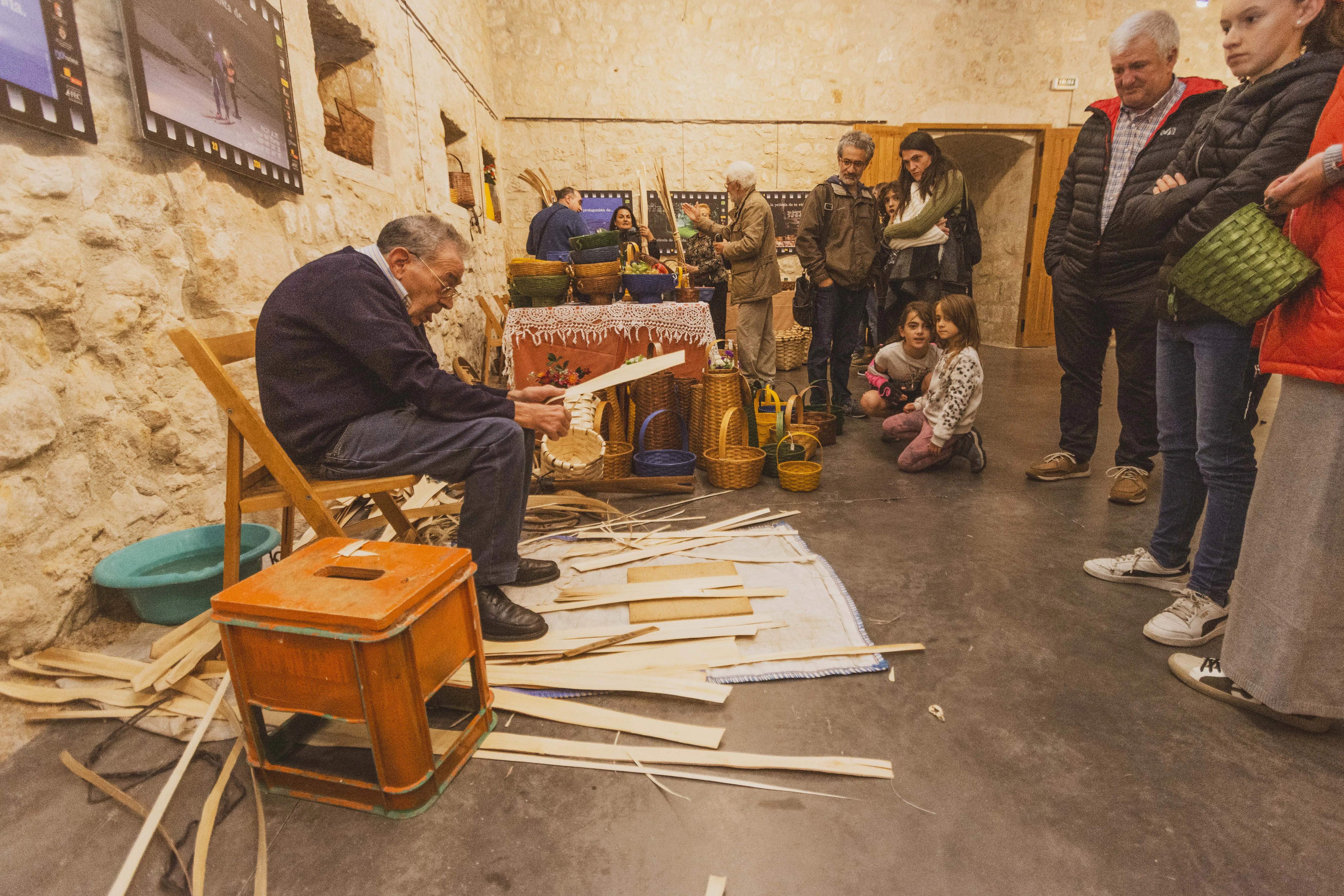 Medina de Pomar se llena de antigüedades y artesanía en la 20ª edición de ANTICO