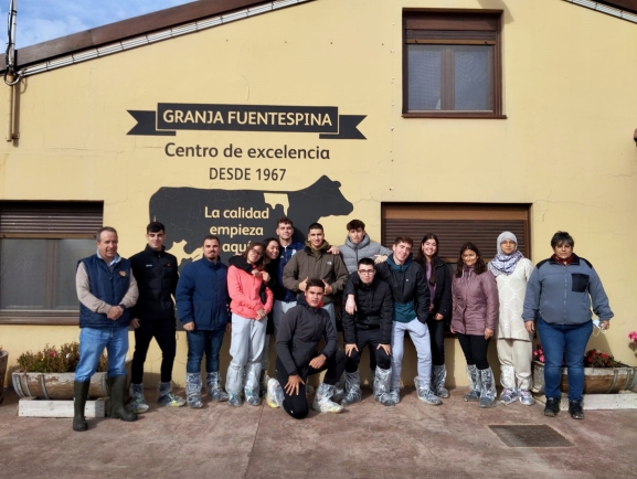 Estudiantes de Ingeniería Agroalimentaria exploran el bienestar animal, la sostenibilidad y el relevo generacional en ganadería
