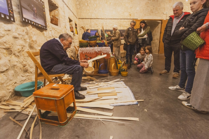 Medina de Pomar se llena de antigüedades y artesanía en la 20ª edición de ANTICO