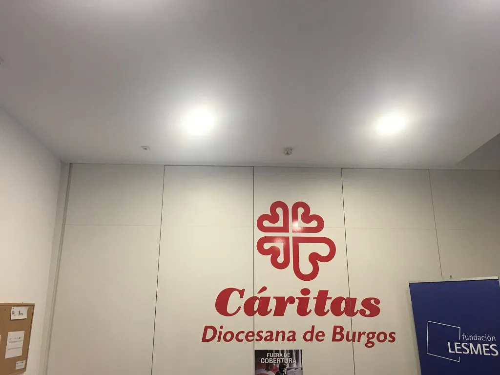 Cáritas rechazará el convenio de acogida de inmigrantes mientras VOX niegue la ayuda a las otras tres ONGs