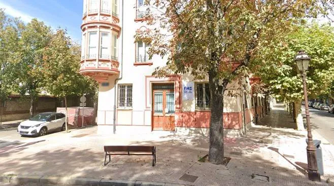 FAE pide al Ayuntamiento que reconsidere la decisión de retirar las ayudas a las ONG que apoyan a inmigrantes