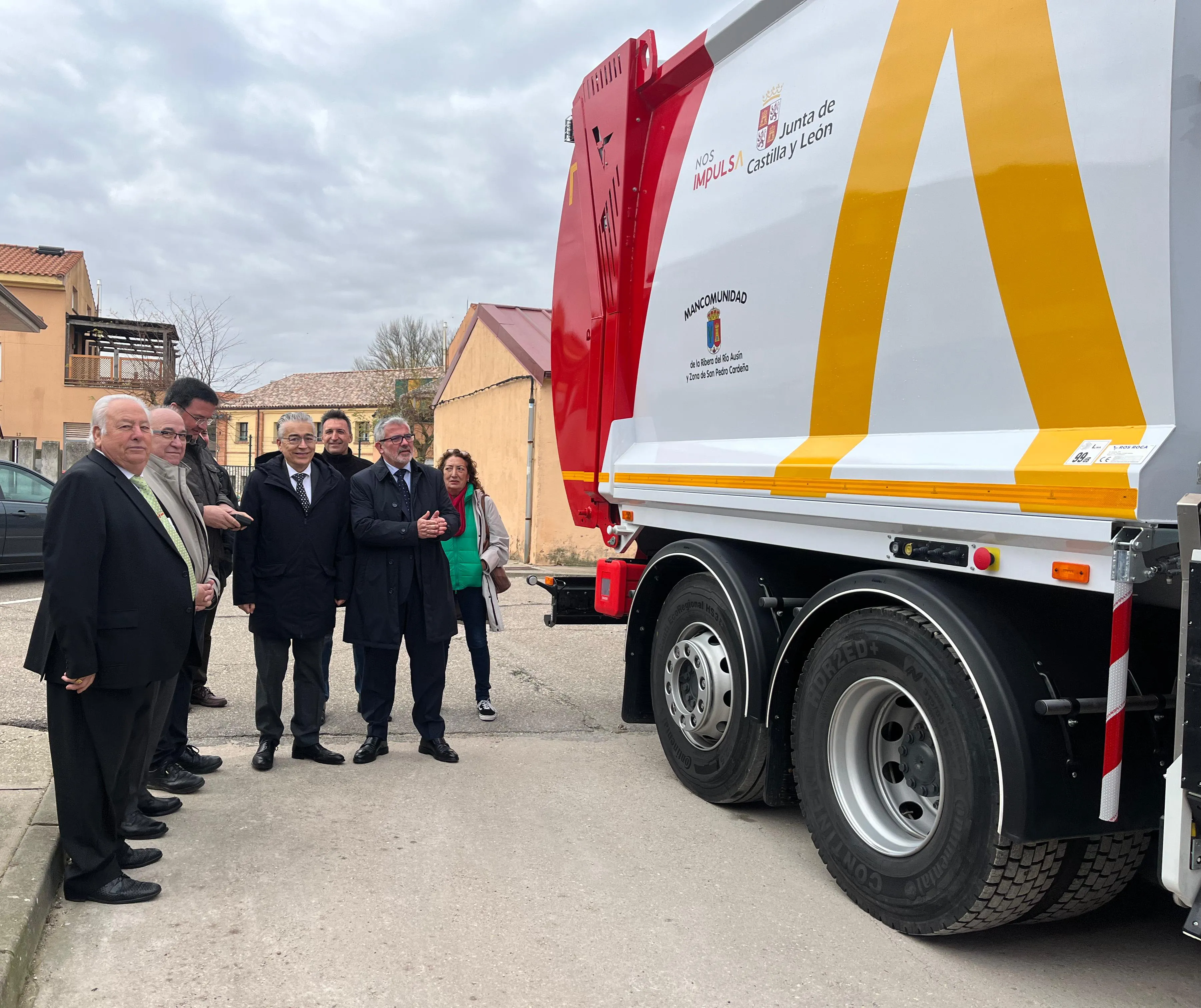 La puesta en servicio de un nuevo camión de recogida de residuos logra beneficiar a cerca de 12.000 vecinos de Burgos