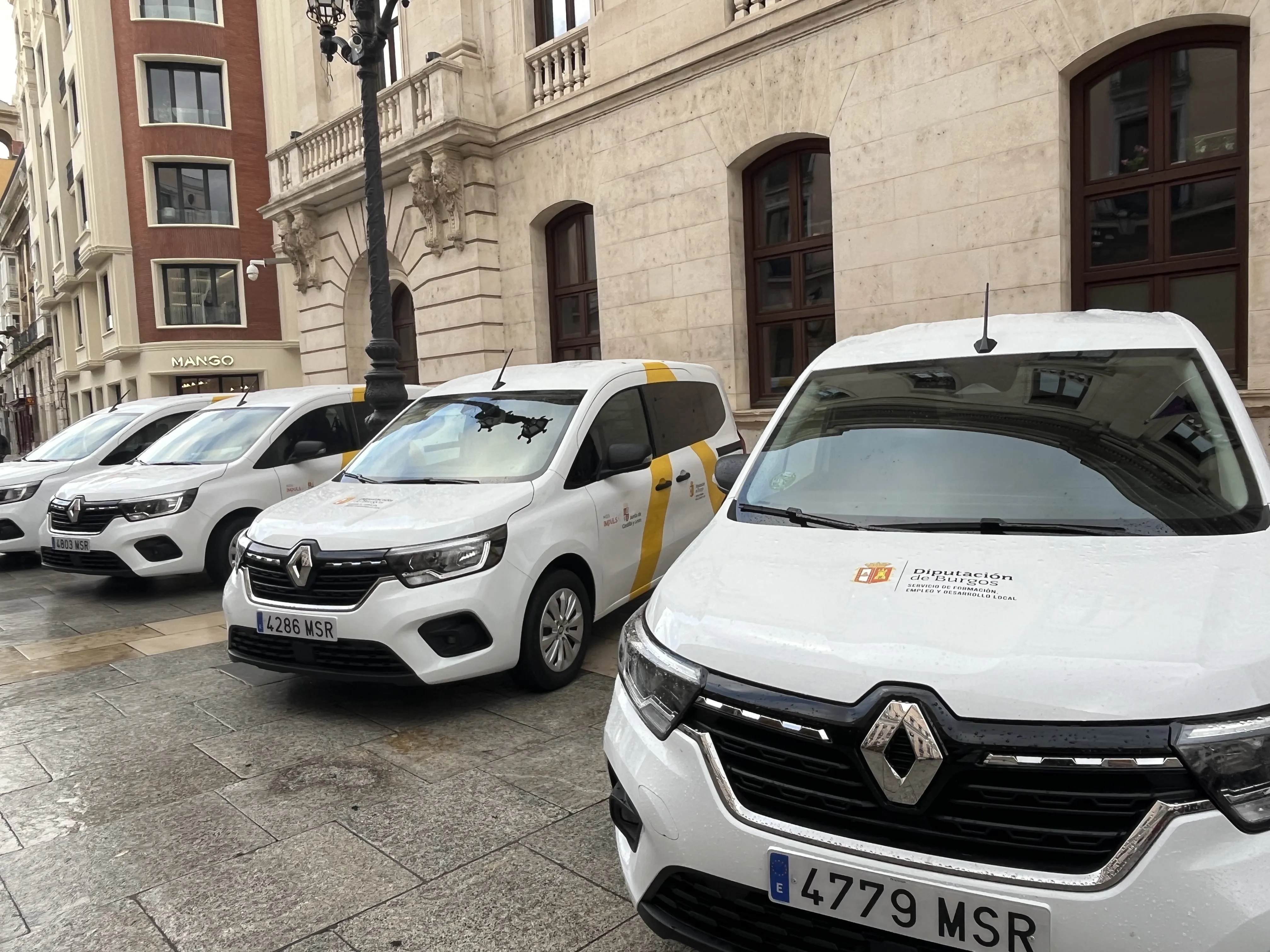 La Diputación de Burgos adquiere nueve furgonetas para el cuidado del medioambiente