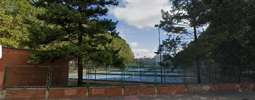 El Ayuntamiento de Burgos renovará las pistas de tenis de Río Vena y sus vestuarios