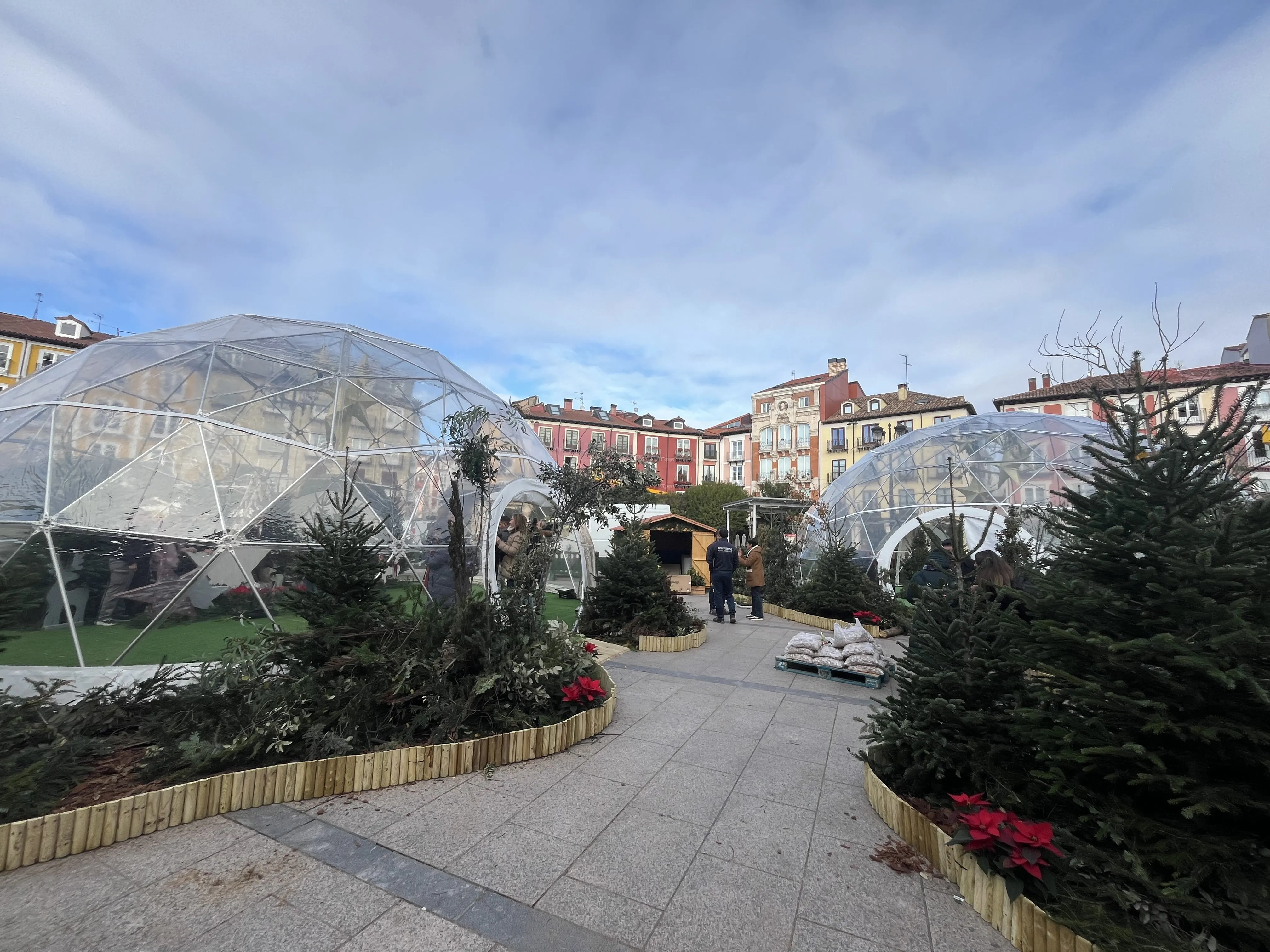 El poblado navideño de la Plaza Mayor se reinventa y acoge a partir de este viernes talleres y espectáculos