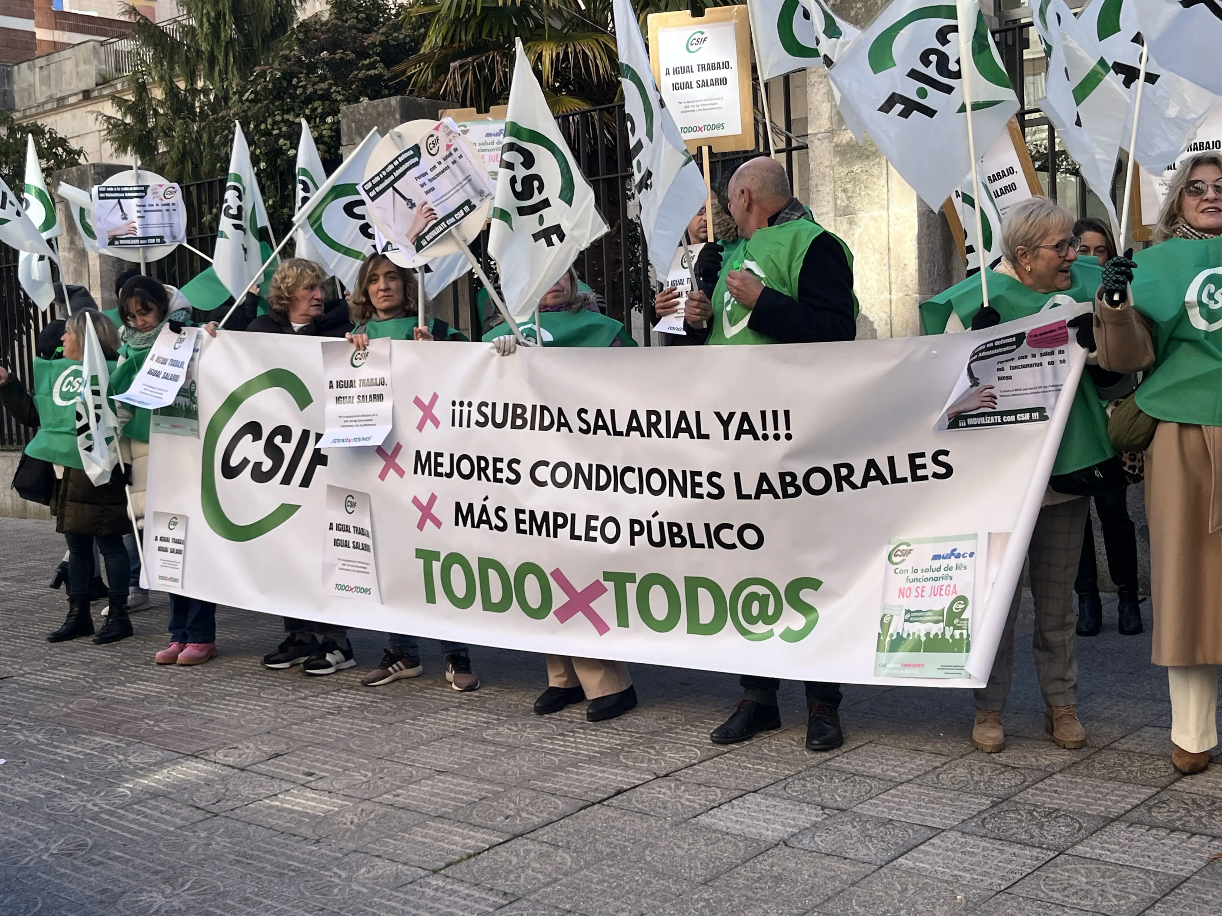 Movilizaciones para pedir al Gobierno que negocie la subida salarial y la oferta de empleo público