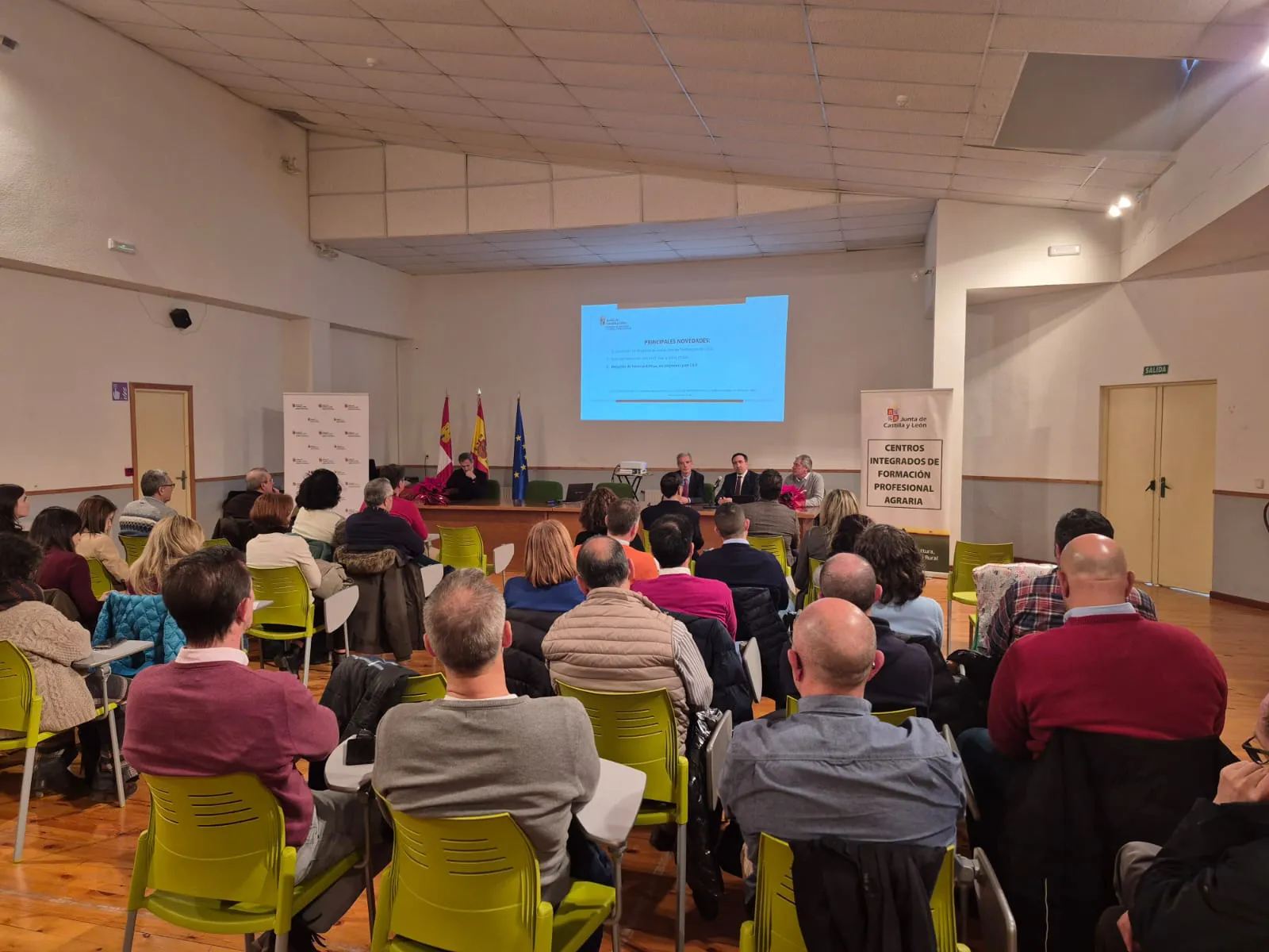 La Junta actualiza el currículo de sus cursos de incorporación a la empresa agraria