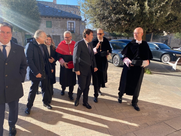 Mañueco adelanta que ya se está trabajando en el Plan para el Grado de Medicina en Burgos