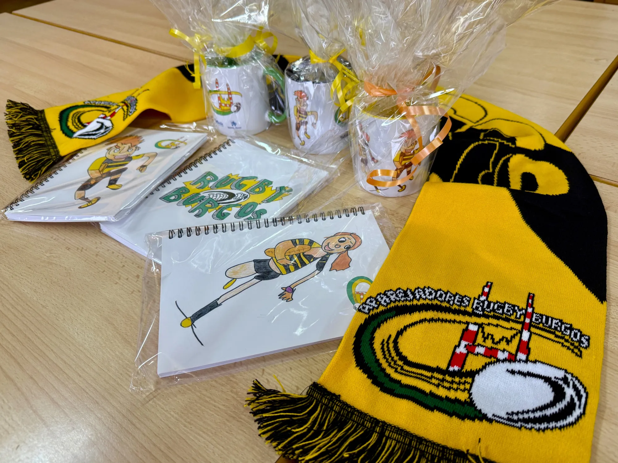 Autismo Burgos y Aparejadores Rugby Burgos firman un acuerdo para la creación de merchandising solidario