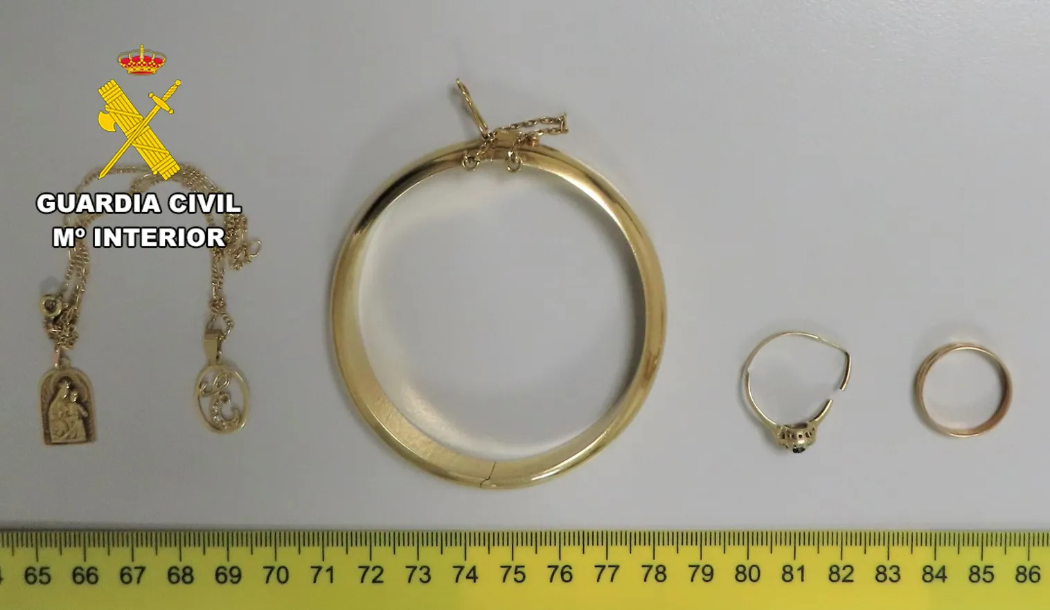 La Guardia Civil investiga el hurto de joyas a una mujer de 78 años en su domicilio