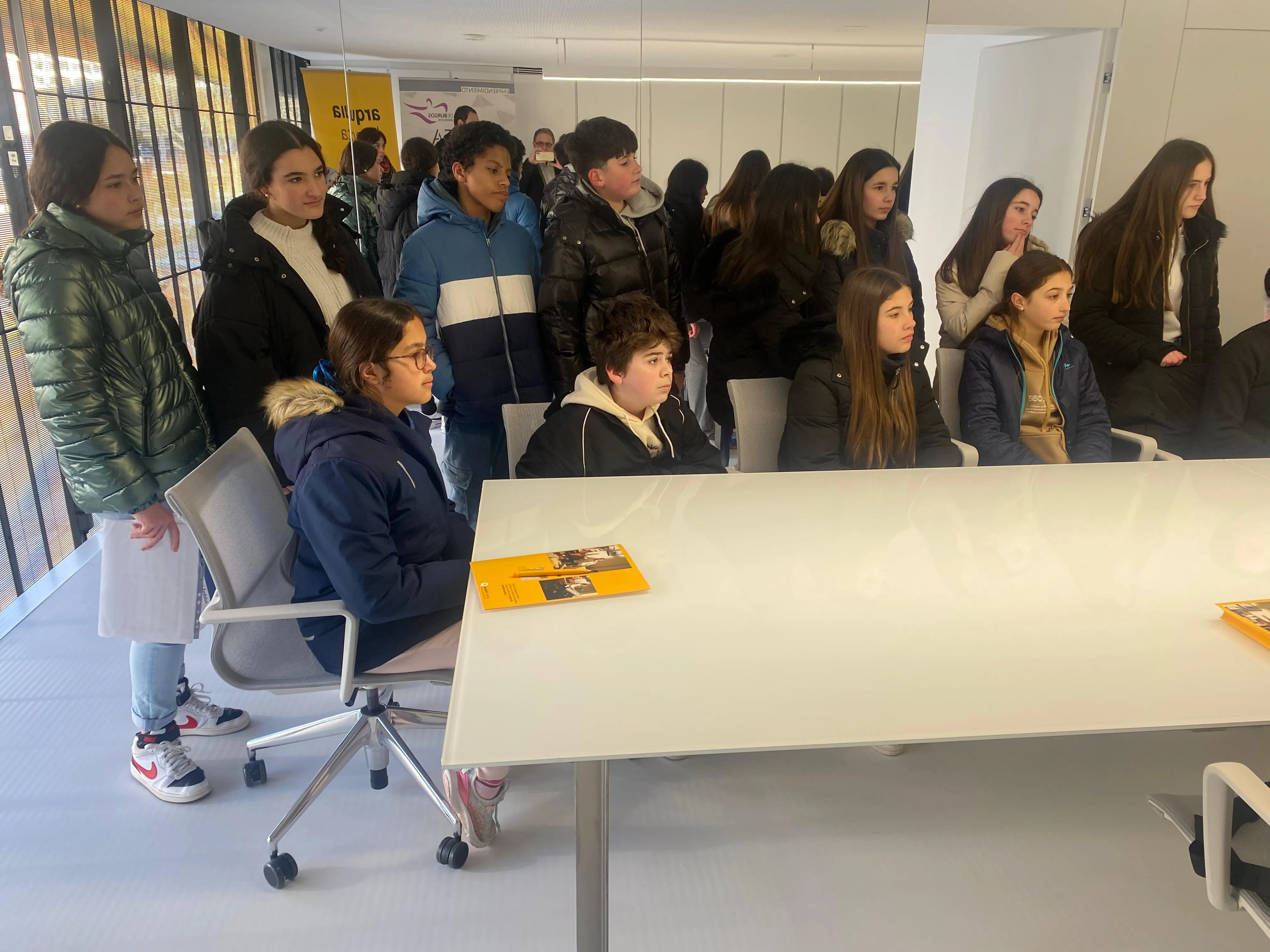 Más de 1.600 alumnos de la provincia participan en el programa Planea Emprendedores