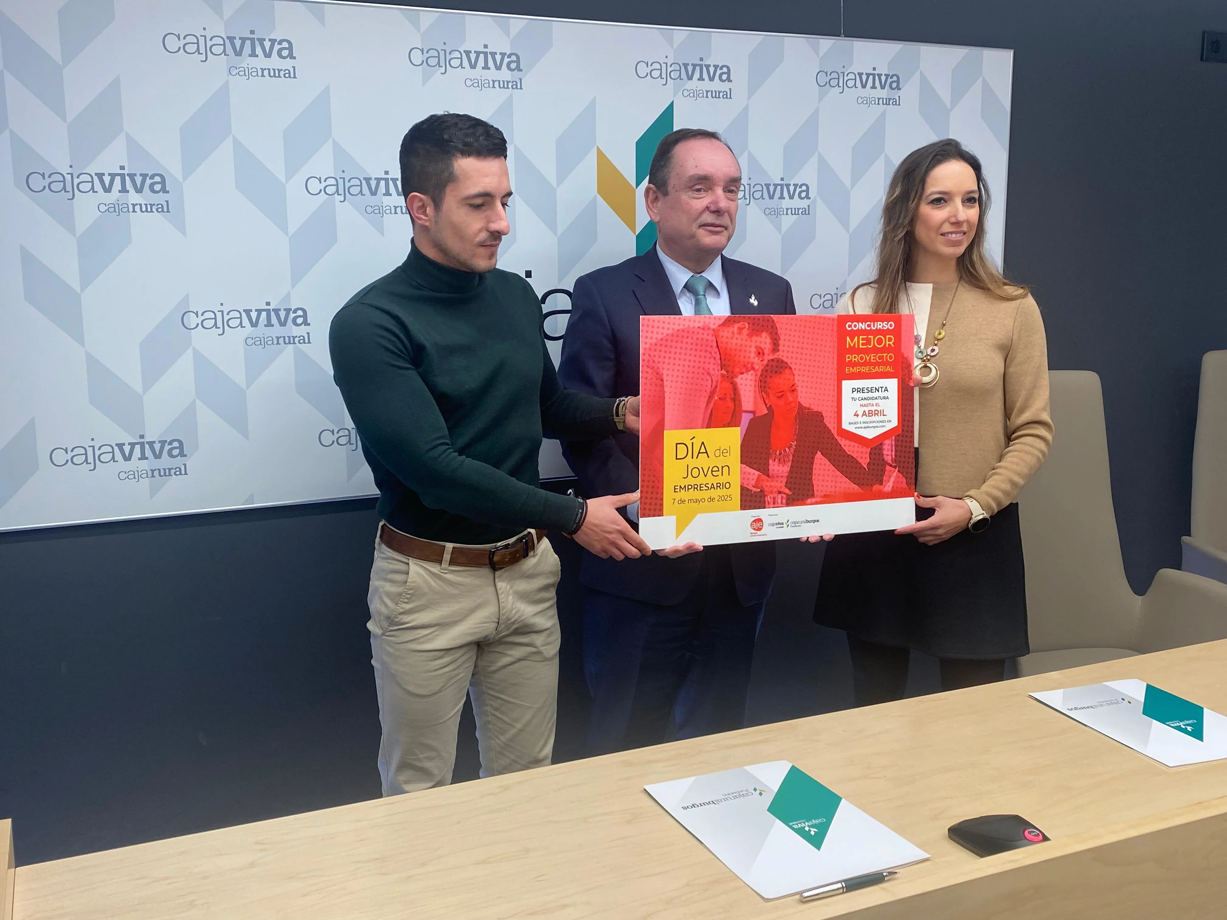 Cajaviva y AJE renuevan su convenio de colaboración