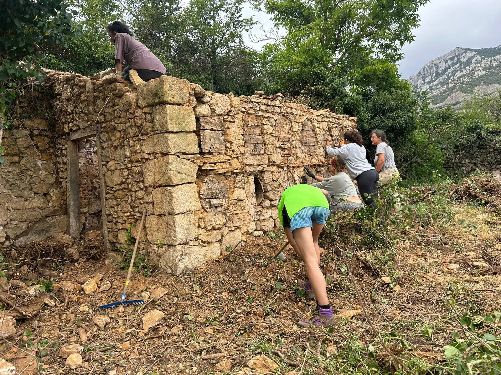 La Escuela de los Pueblos de Quecedo de Valdivielso, protagonista en la televisión nacional