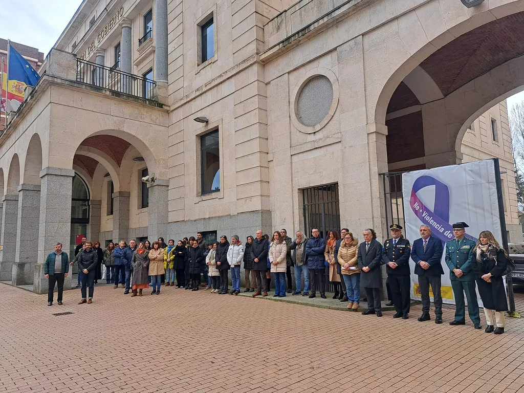 Minuto de silencio para condenar la muerte de Andrea Bejarano