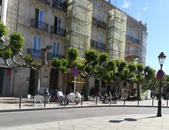 Concluye la instalación del pavimento podotáctil para colocar las terrazas en Burgos