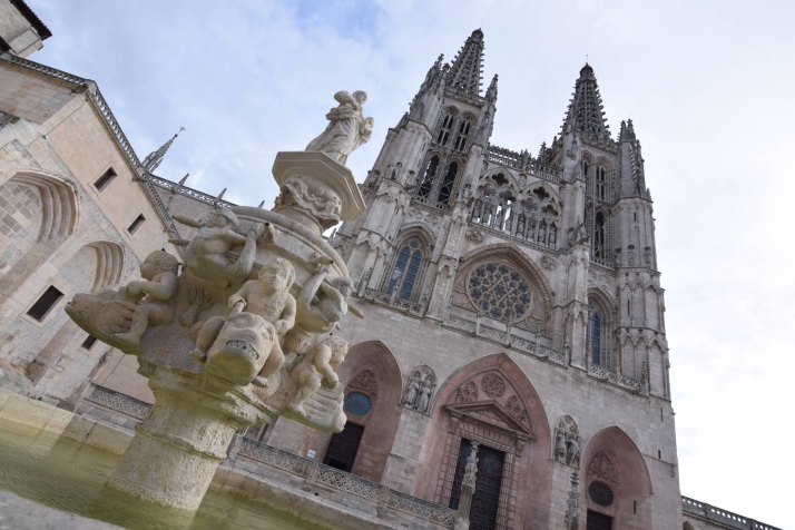 Burgos activa un fondo solidario de hasta 300.000 euros desde la Catedral