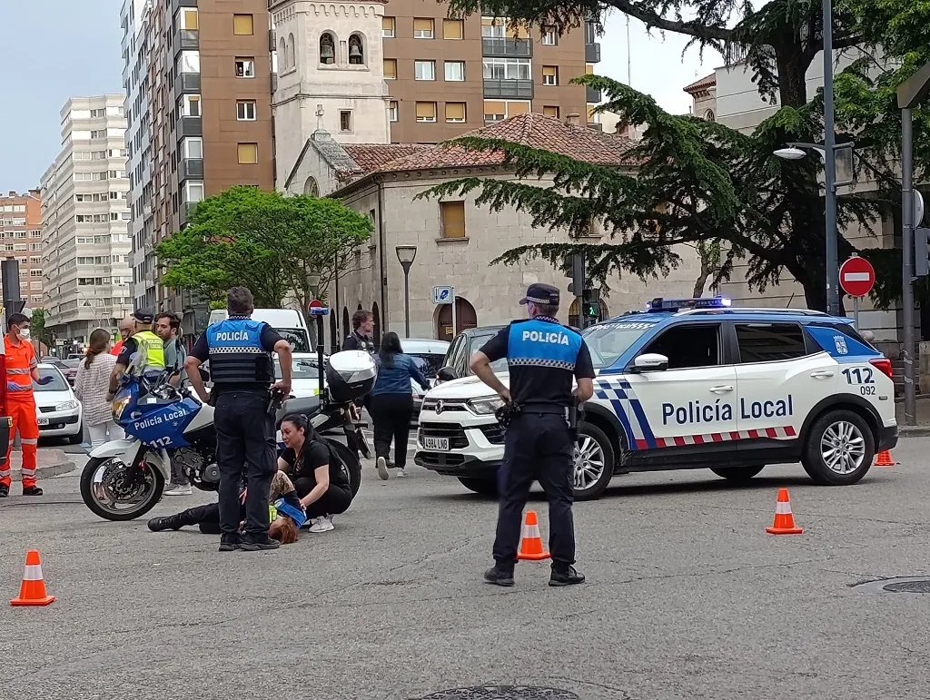 Arrollan a una agente de Policía Local que iba en moto en Burgos