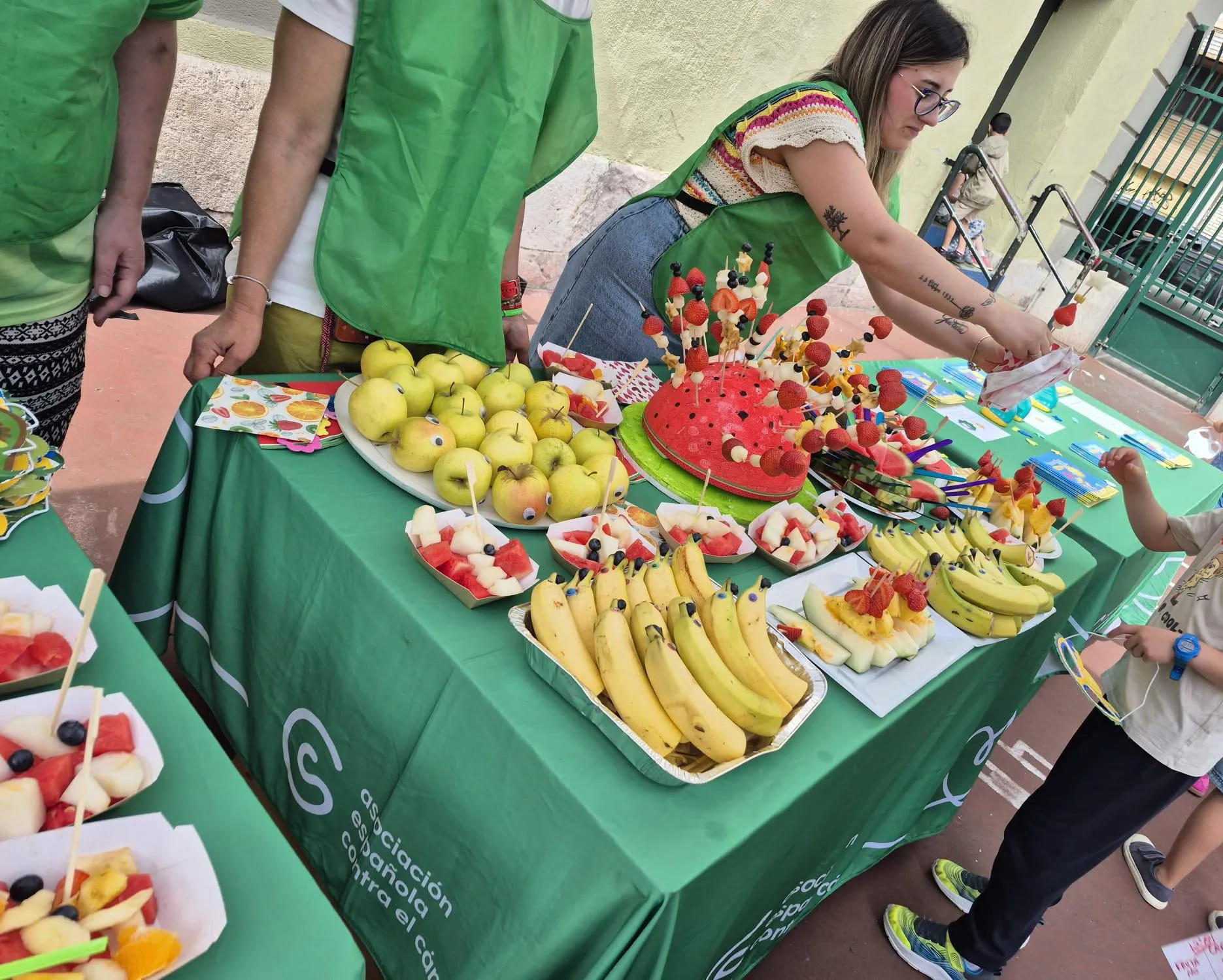 El Día de la Fruta llena de color y salud el CEIP Los Vadillos de Burgos