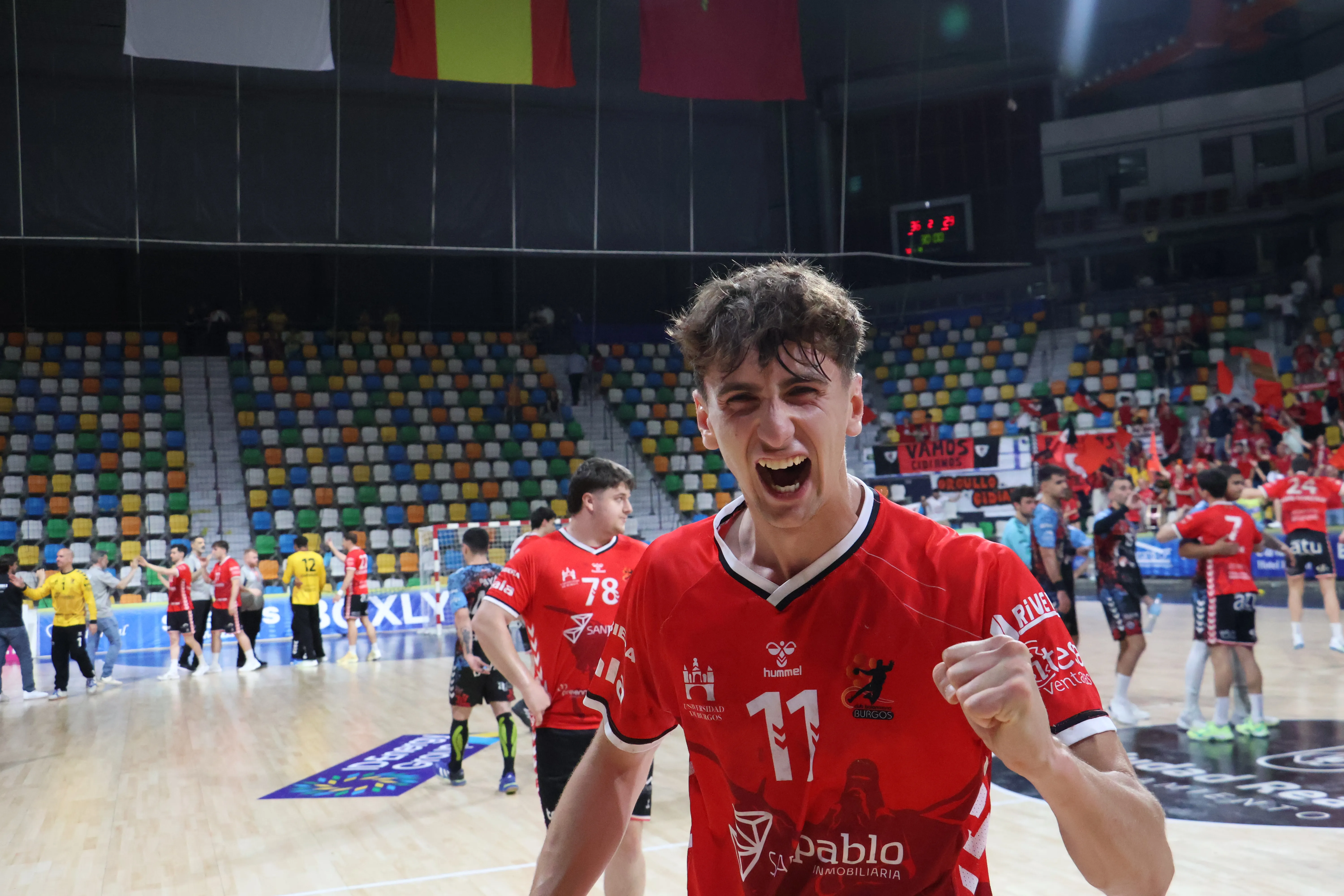 Pablo Gómez renueva con el Club Balonmano Burgos hasta 2027