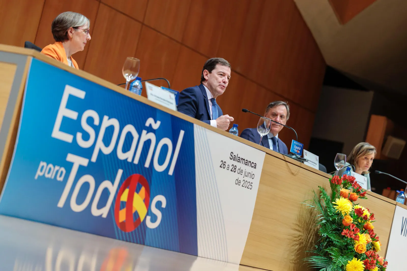 Mañueco destaca el impacto del español como motor educativo y cultural
