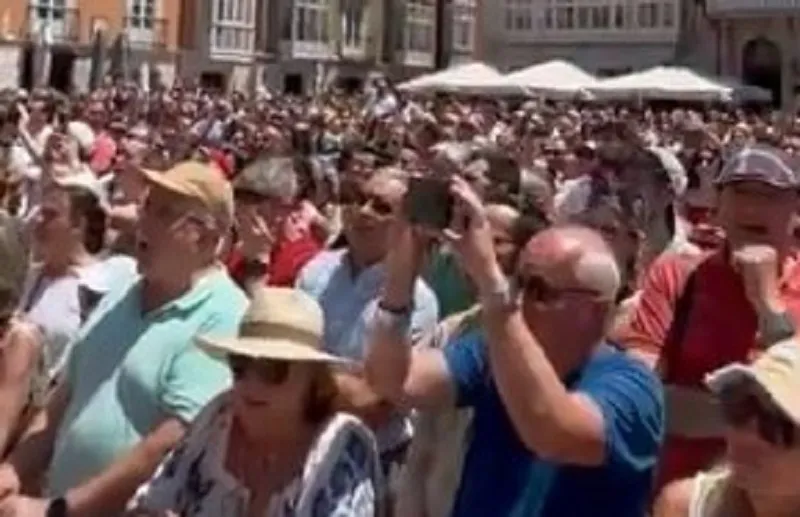 Burgos se emociona con la interpretación de su Himno en los Sampedros 2025