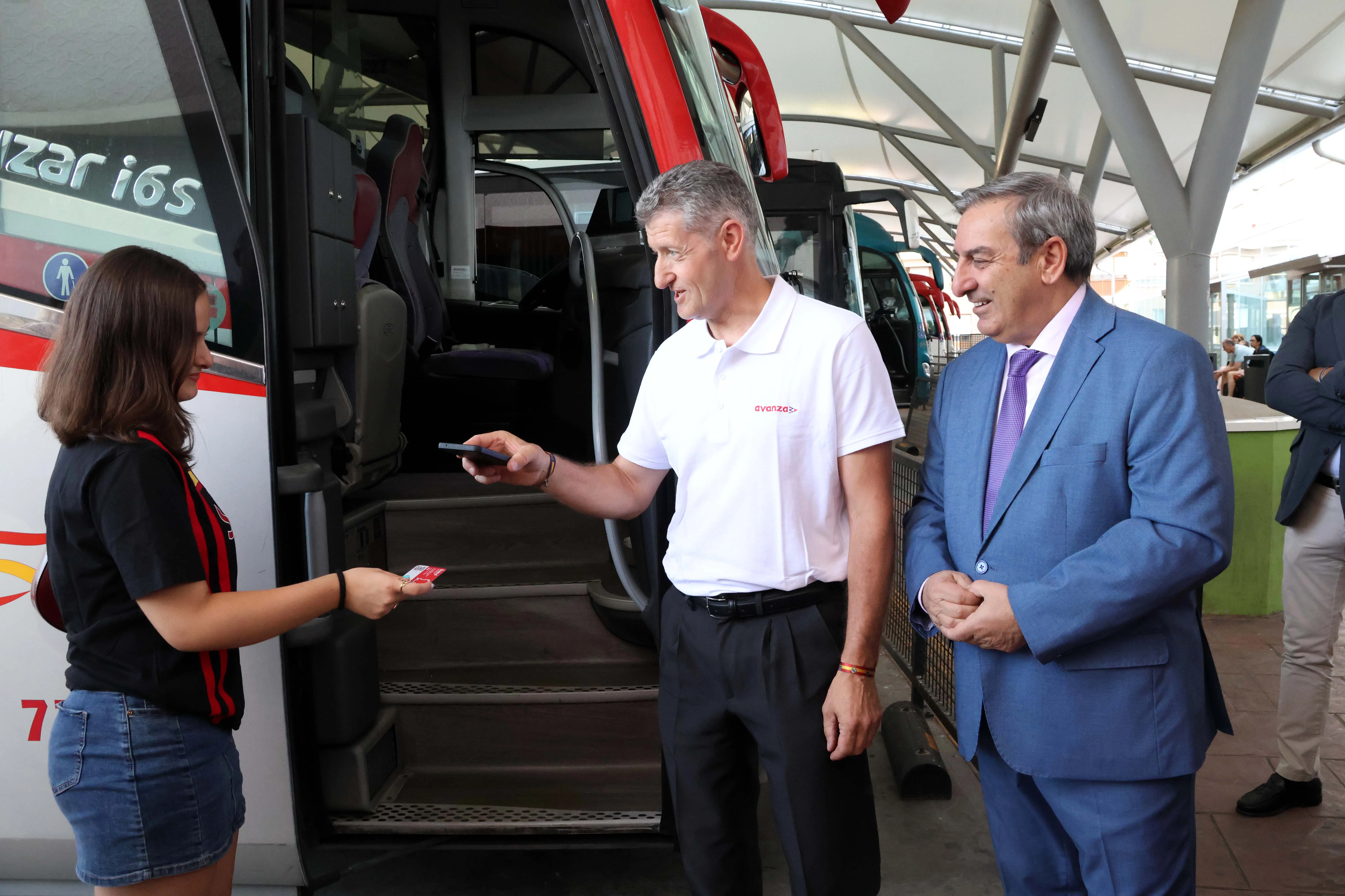 La gratuidad en el transporte con la tarjeta Buscyl se inicia con más de 15.000 solicitudes