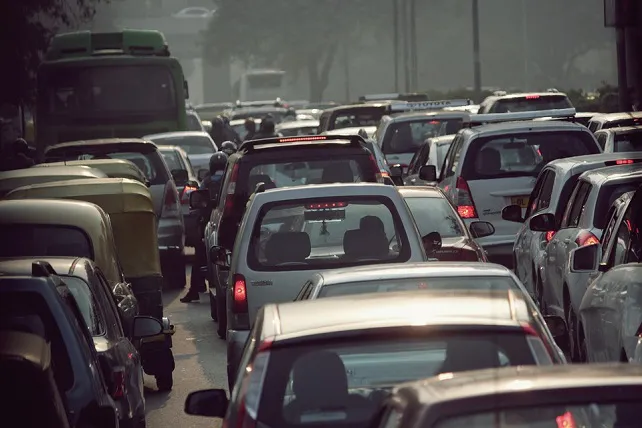 Tráfico ‘intenso’ en las carreteras de la Burgos durante la primera operación especial del verano