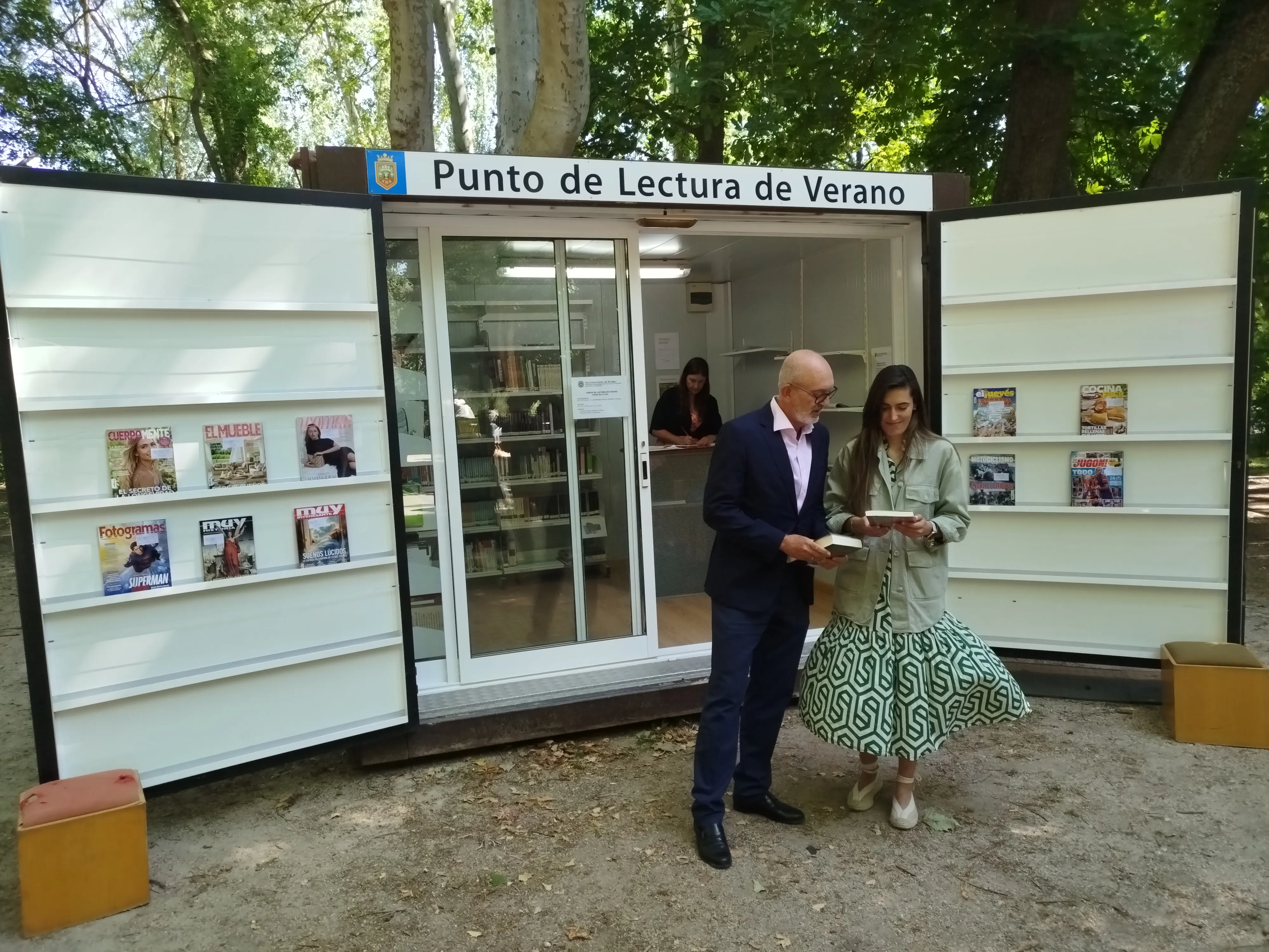 Burgos abre el punto de lectura de verano en La Isla y recupera el de El Plantío