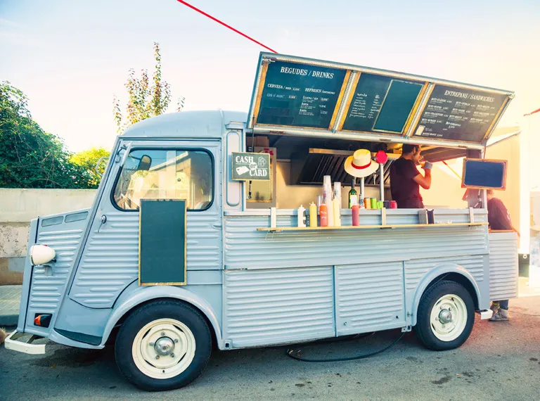 Dimite el asesor de la alcaldesa vinculado a las foodtrucks