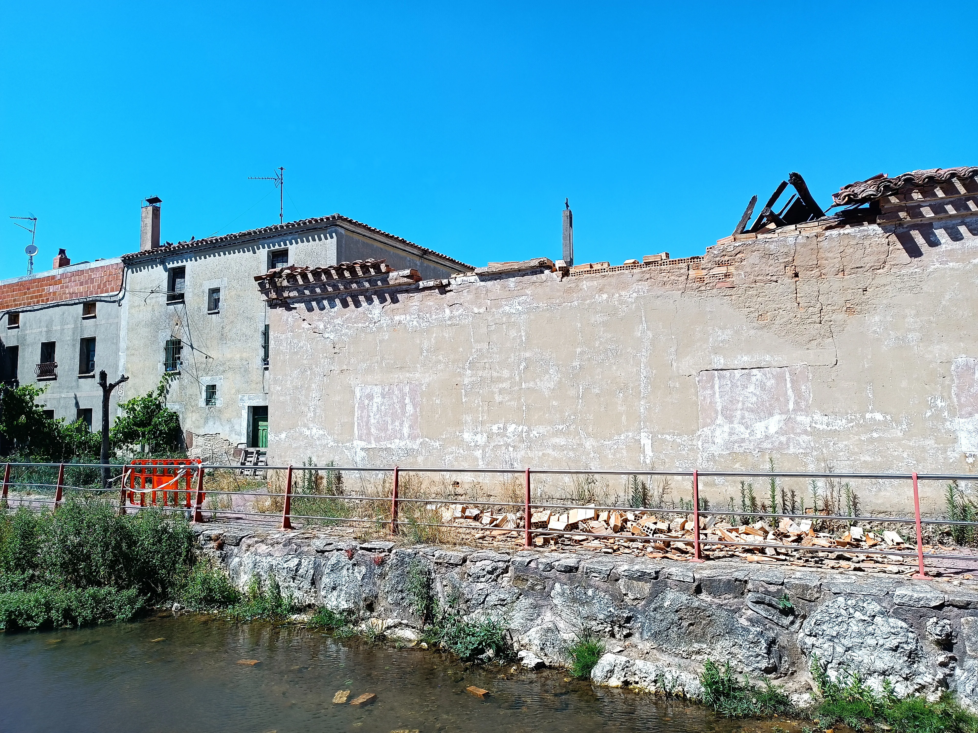 Preocupación vecinal por un inmueble en ruinas en La Ventilla