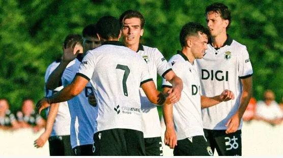 Fútbol Burgos: 2-0 | El Burgos CF arranca la pretemporada con victoria