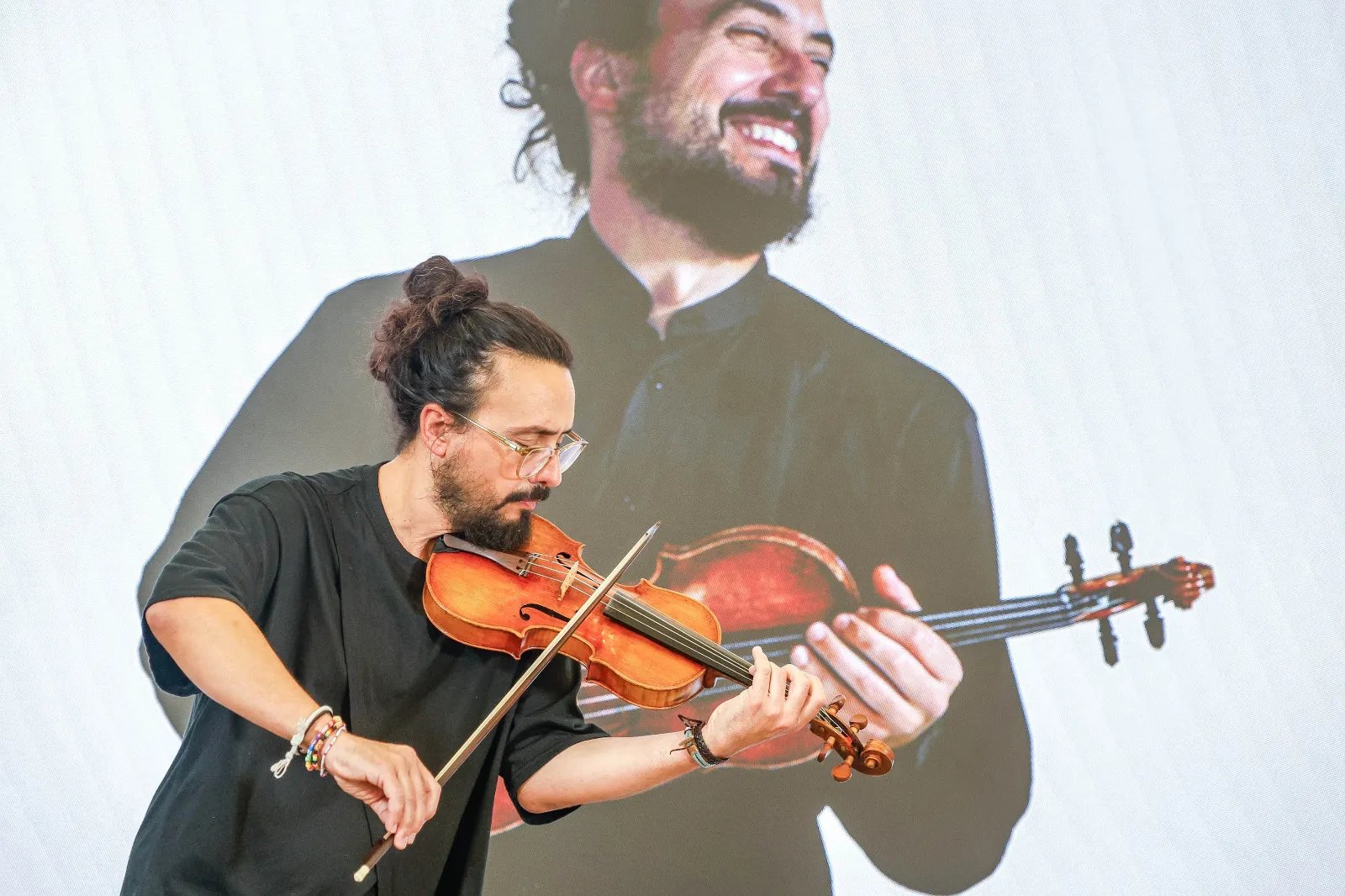 El violinista Jorge Jiménez protagoniza la residencia artística de Rubena (Burgos)