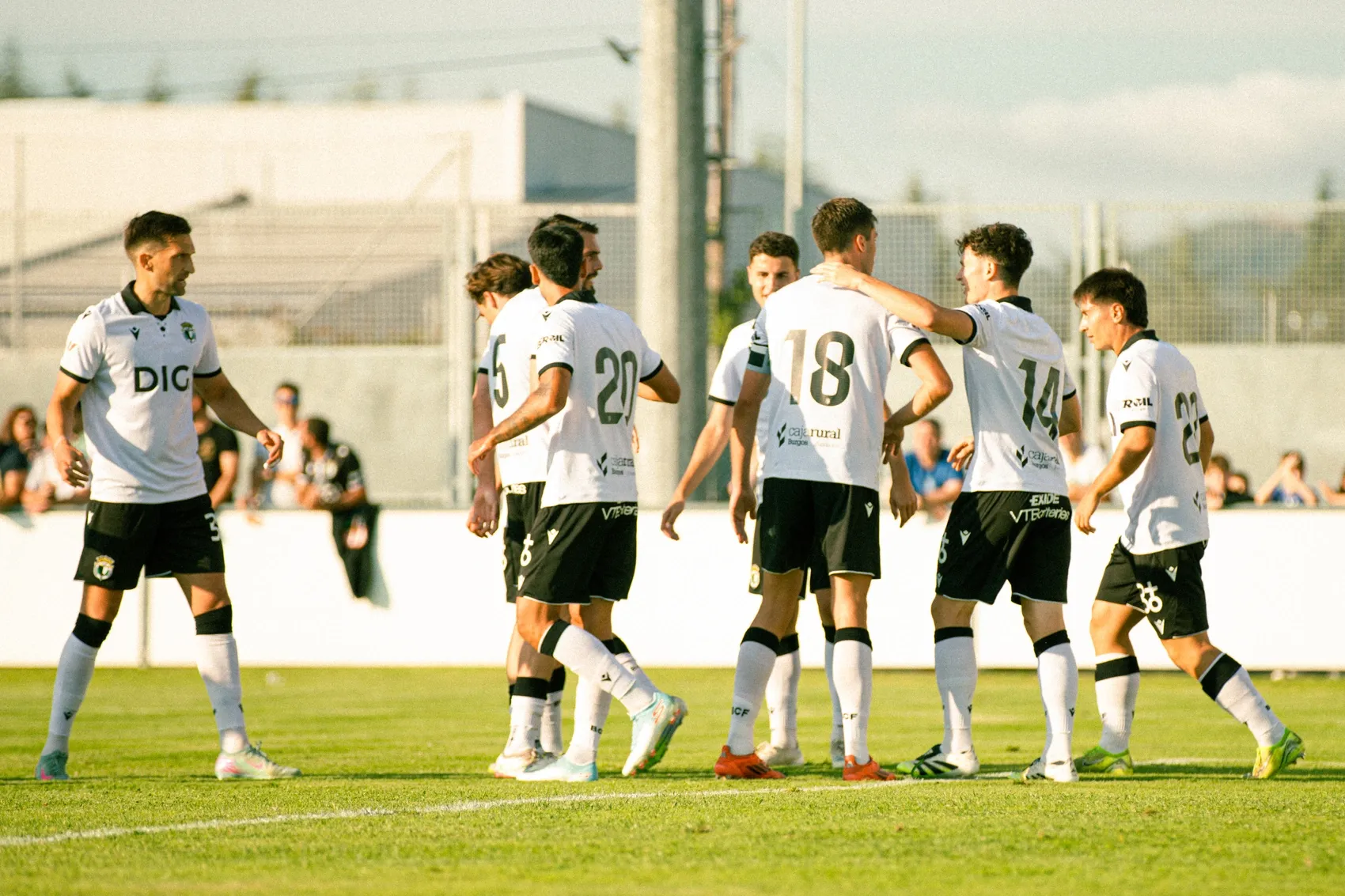 El Burgos CF muestra solidez ante el Eibar (1-0)