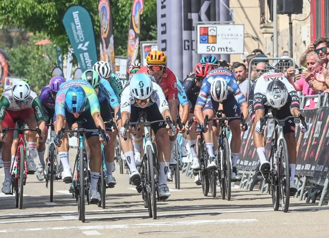 Moschetti gana al sprint en Buniel con Roger Adriá líder
