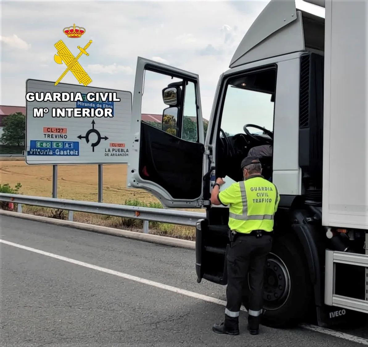 Pillado sin puntos por la Guardia Civil un conductor profesional