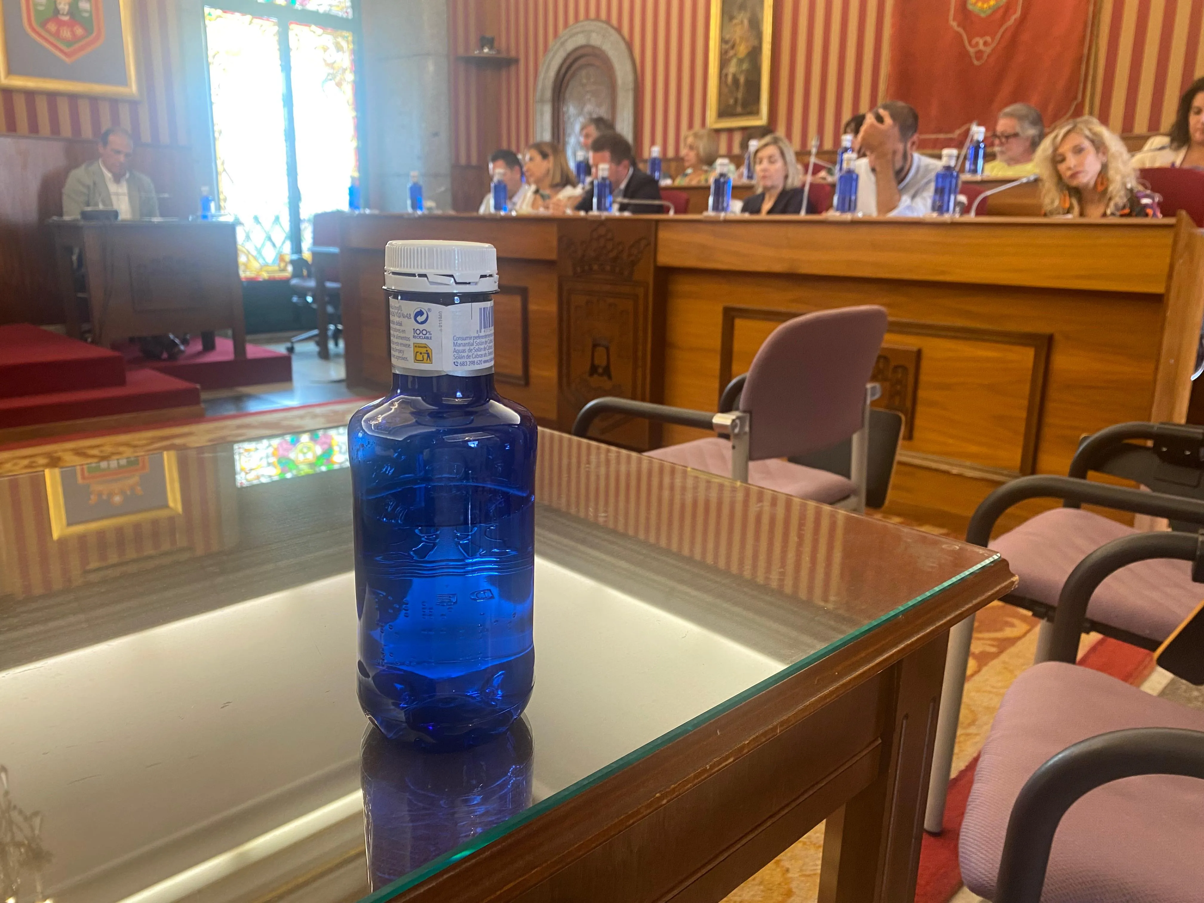 Vuelve el agua embotellada a los Plenos del Ayuntamiento de Burgos