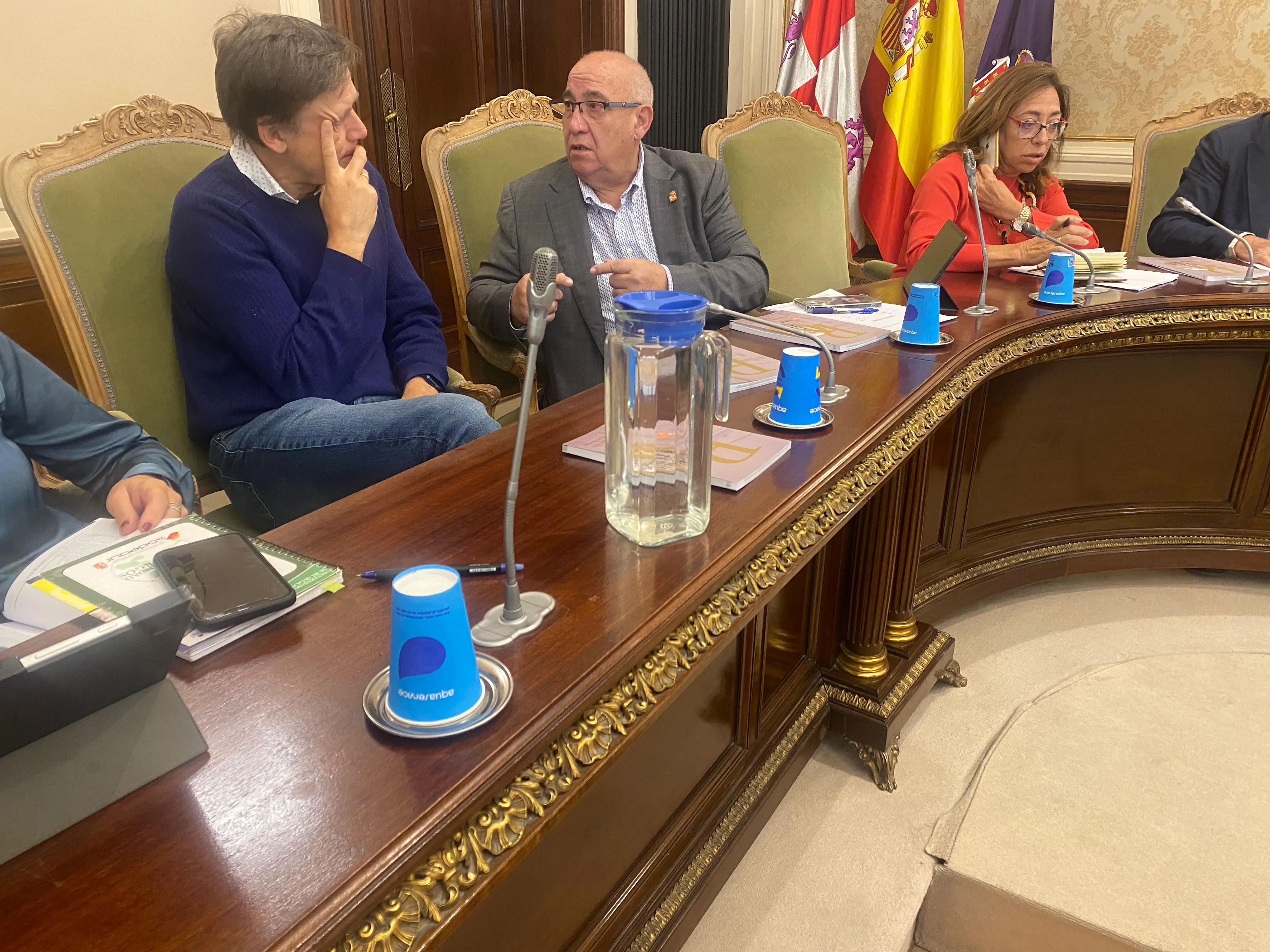En el Pleno de Diputación sí que beben agua de Burgos