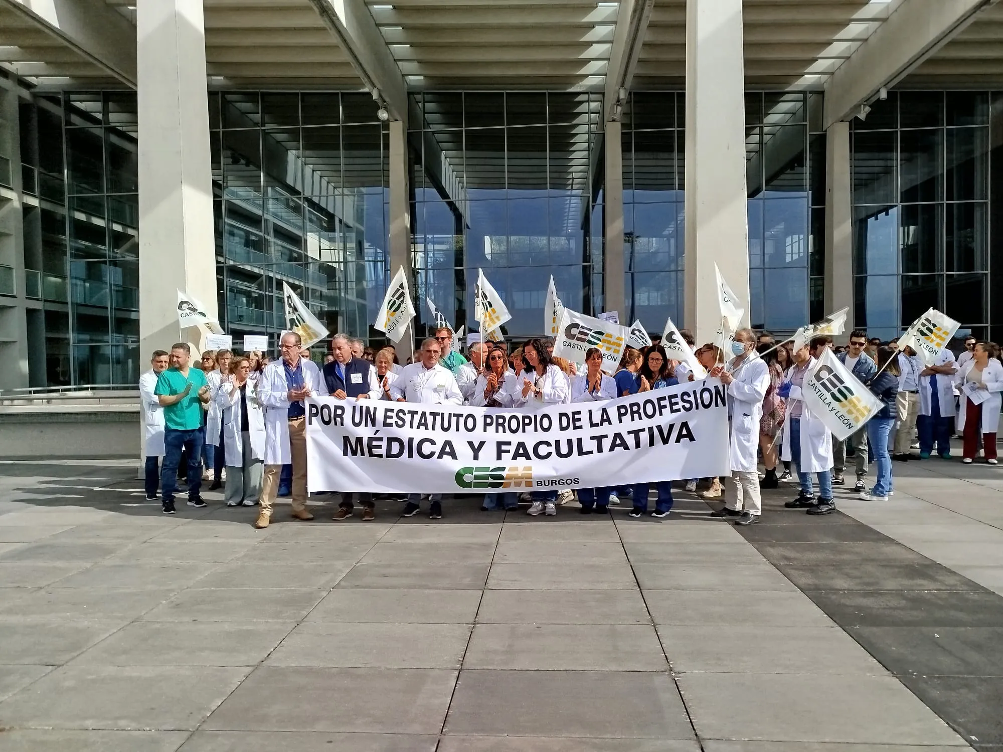 Sanidad Burgos: Los médicos reclaman en el HUBU un nuevo estatuto en la segunda jornada de huelga general