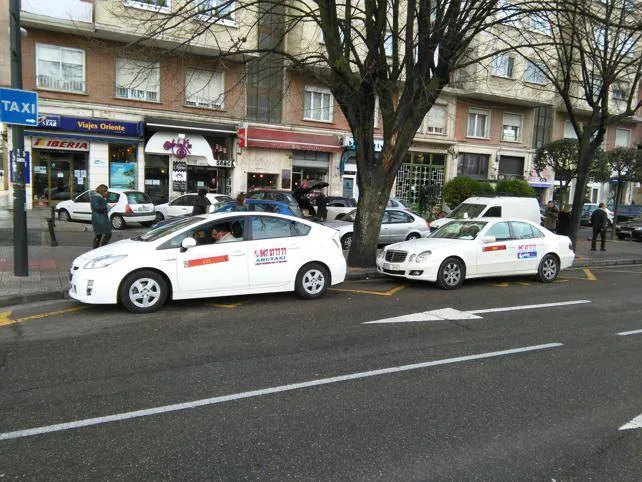 Dos taxistas sancionados en Burgos por manipular el taxímetro