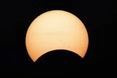 La Junta refuerza la coordinación con ayuntamientos ante el eclipse total de agosto que atraerá a miles de visitantes