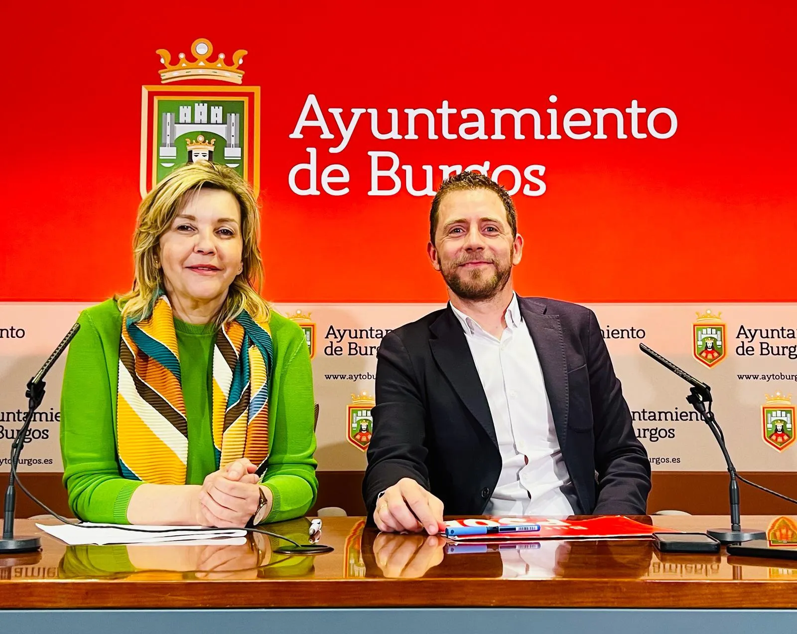 Josué Temiño y Sonia Rodríguez, portavoz y viceportavoz del Grupo Municipal Socialista en el Ayuntamiento de Burgos