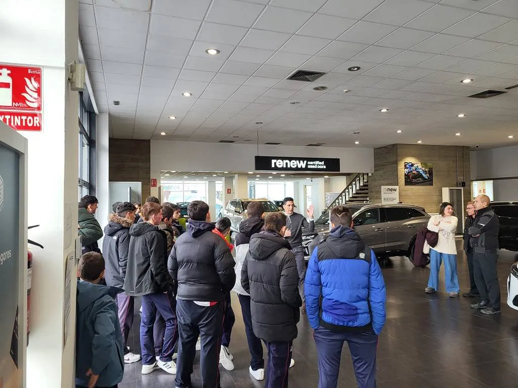 Los jóvenes comienzan a conocer la industria del Polígono Burgos Este