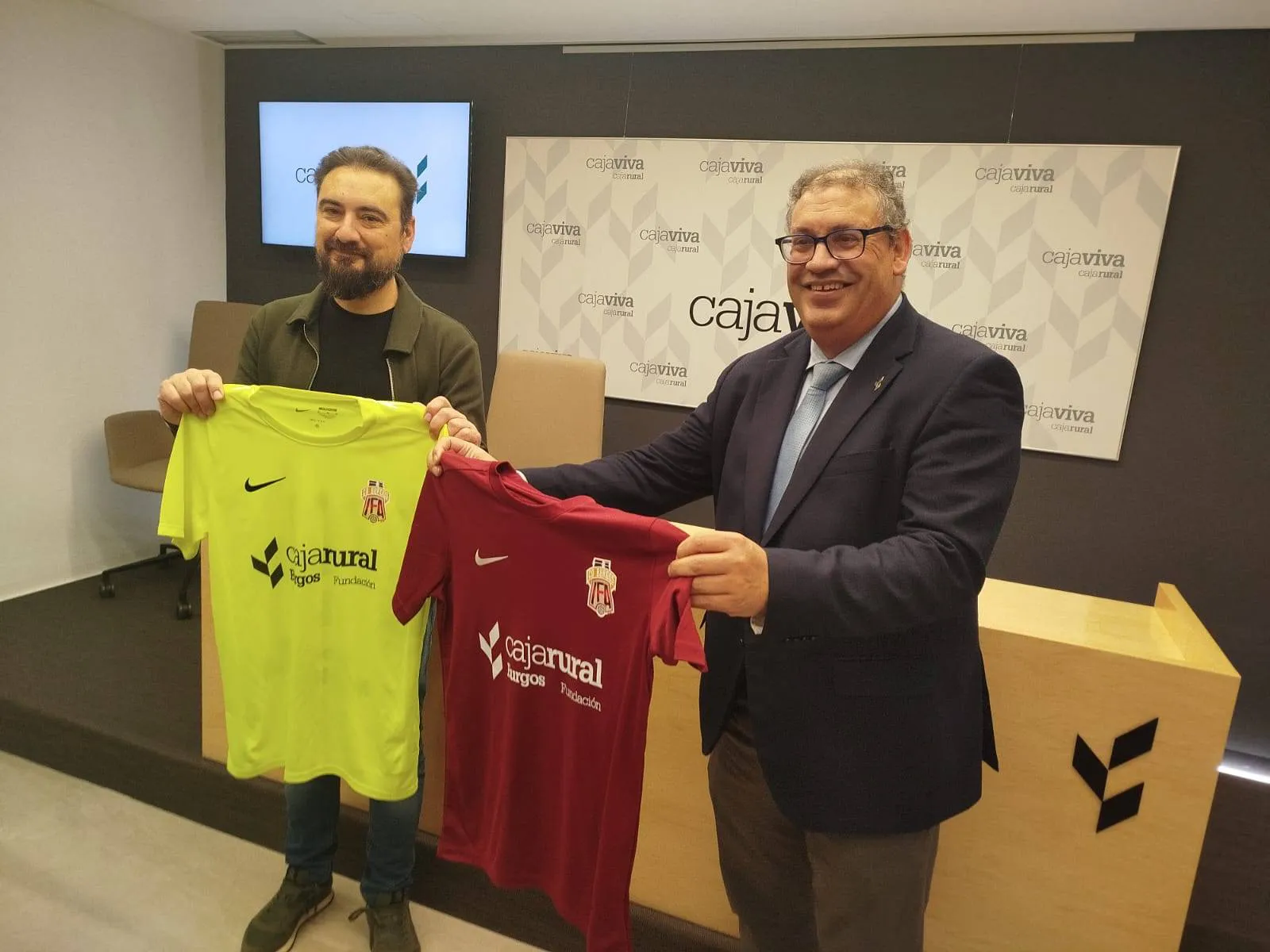 La Fundación Caja Rural y el IFA firman un convenio para impulsar el fútbol femenino en Burgos