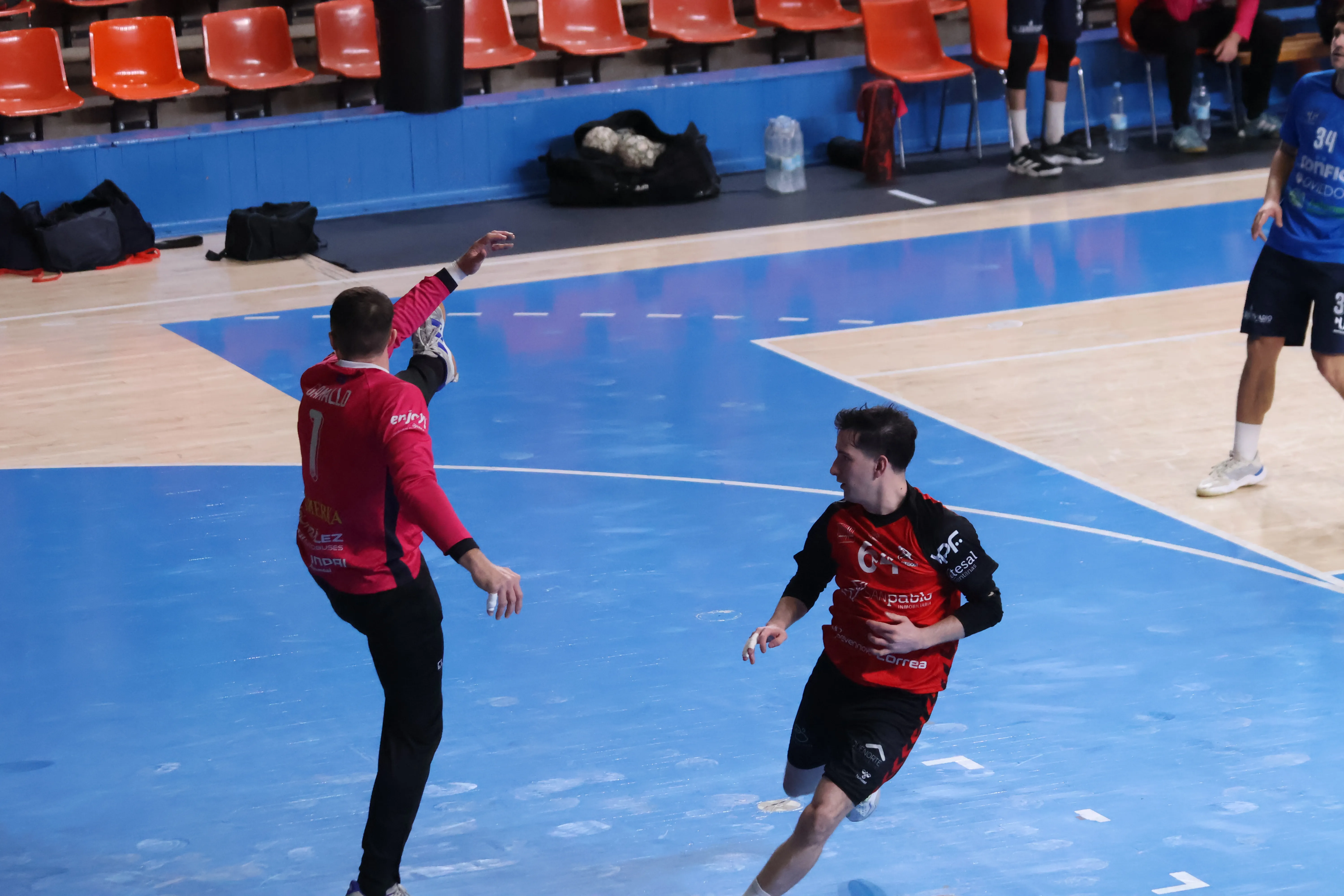 Victoria del Balonmano Burgos en Málaga.(26-32)