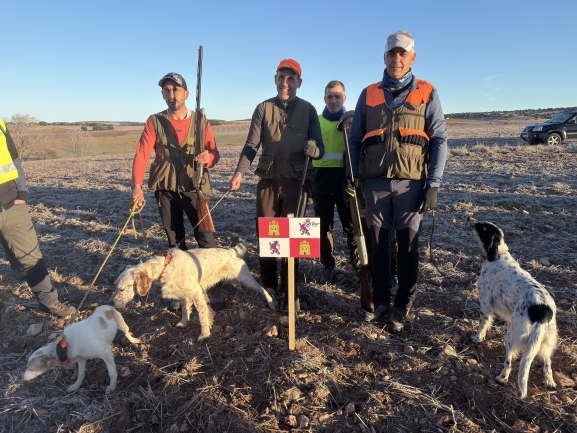 Villegas se prepara para la gran final del Campeonato de España de Caza Menor con Perro