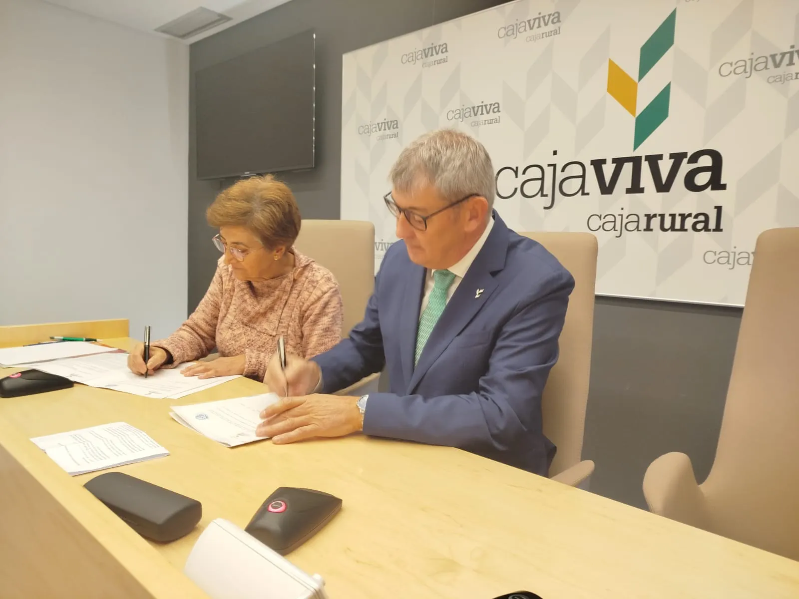 Sociedad y Vida Burgos: Caja Rural impulsa la inserción laboral de personas con discapacidad intelectual en Burgos